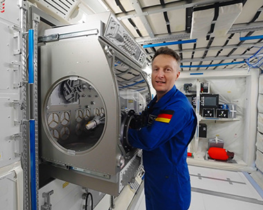 MM_Glove_Box_Frame_380x304
